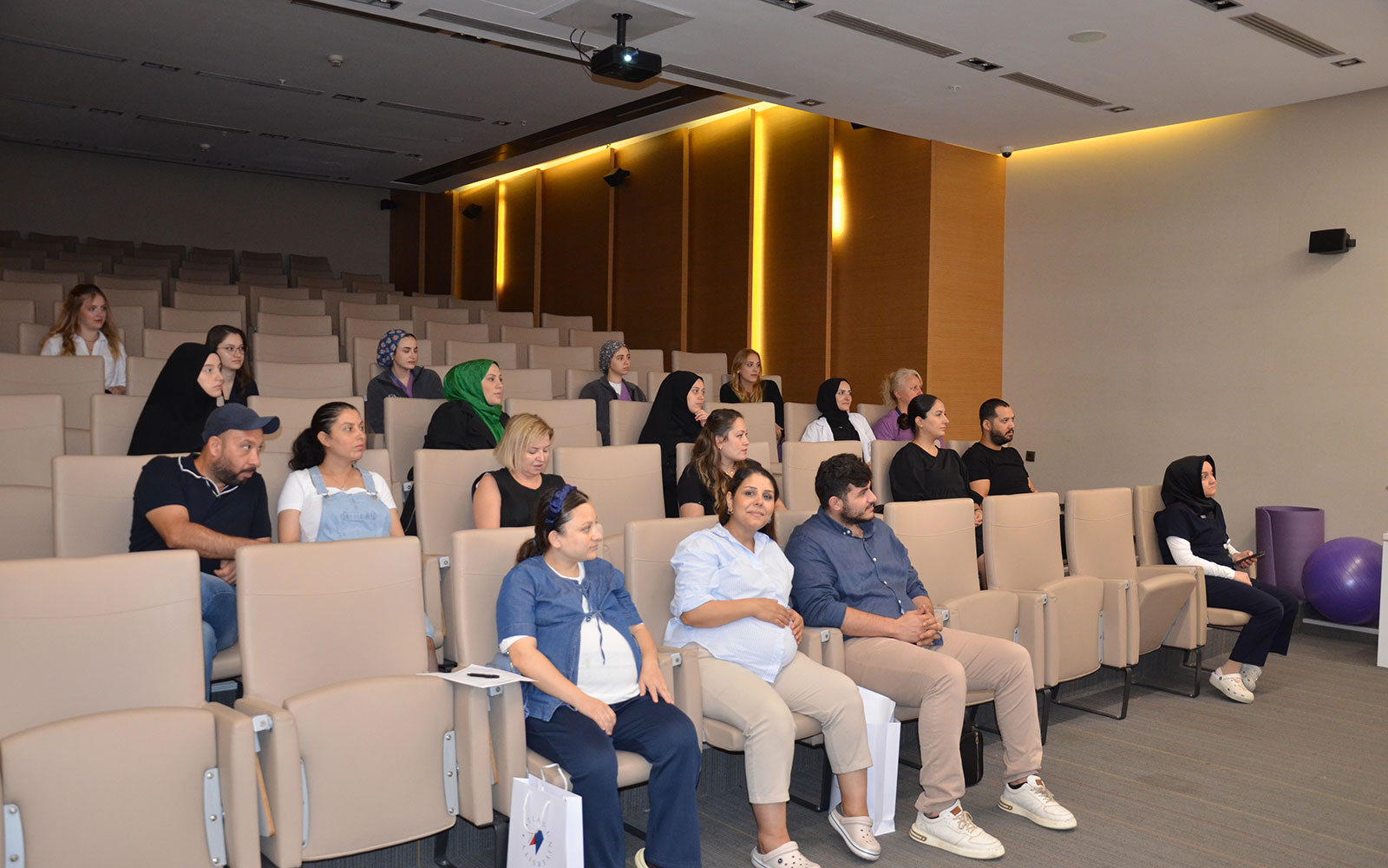 Atlas Üniversitesi Hastanesi Gebe Okulu: Anne Olmaya Hazırlanırken Bilgiyle Güçlenin 6 atlas universitesi hastanesi gebe okulu 1