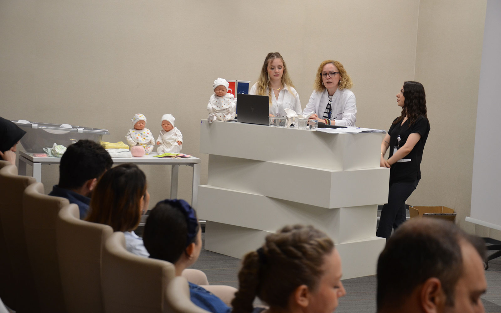 Atlas Üniversitesi Hastanesi Gebe Okulu: Anne Olmaya Hazırlanırken Bilgiyle Güçlenin 5 atlas universitesi hastanesi gebe okulu 3