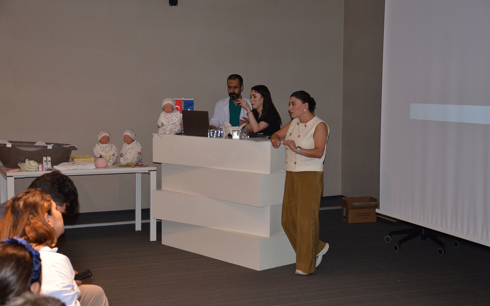 Atlas Üniversitesi Hastanesi Gebe Okulu: Anne Olmaya Hazırlanırken Bilgiyle Güçlenin 7 atlas universitesi hastanesi gebe okulu 7