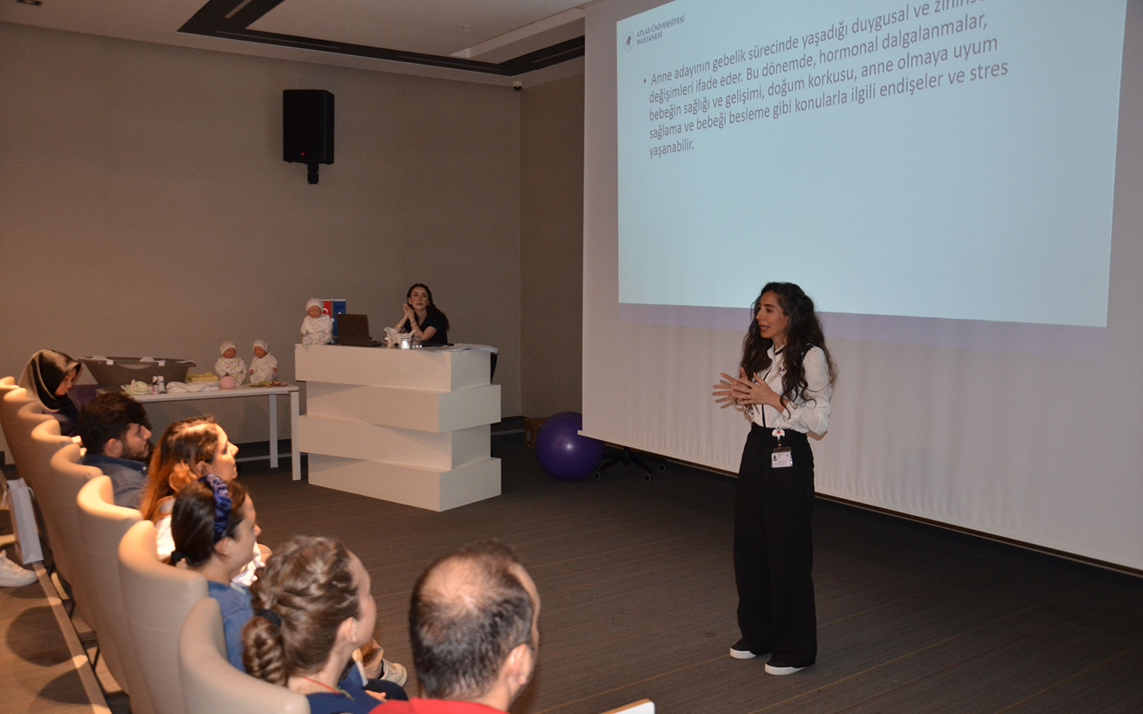 Atlas Üniversitesi Hastanesi Gebe Okulu: Anne Olmaya Hazırlanırken Bilgiyle Güçlenin 8 atlas universitesi hastanesi gebe okulu 8